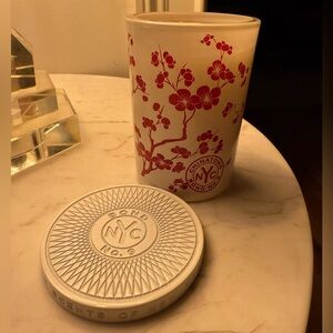Bond No. 9 NYC Scented Candle with Floral Design CHINATOWN
